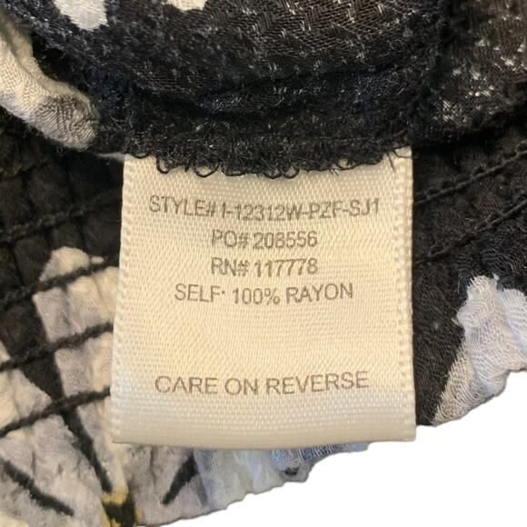 Lovestitch Womens black daisy floral blouse cropped length size small - Picture 4 of 5